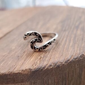 Silver Tone Wave Scroll Adjustable Ring -  Size 6 R825